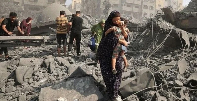 Cảnh đổ nát sau các vụ không kích của Israel tại Dải Gaza, ngày 29/12/2023. (Ảnh: IRNA/TTXVN)